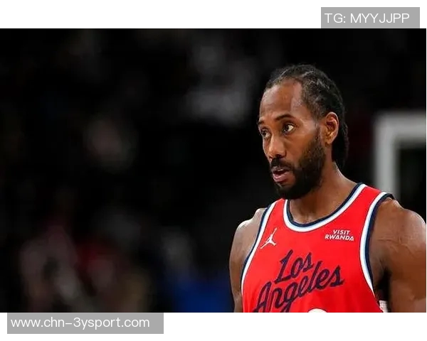 伦纳德因左膝不适提前结束客场之旅回洛杉矶接受治疗