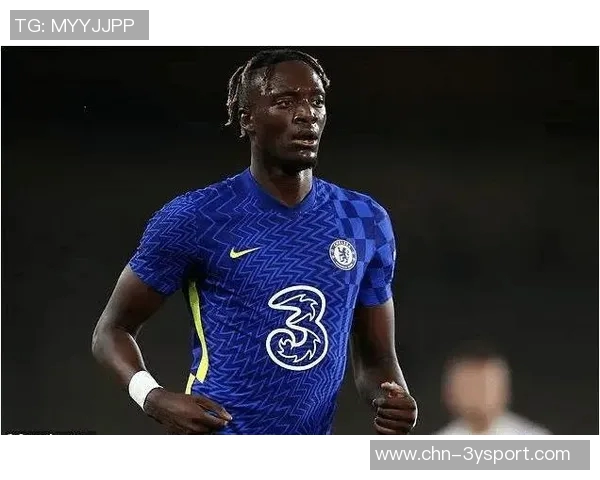 切尔西新赛季复古球衣曝光珊瑚橙与黑色交织展现狮纹徽章魅力